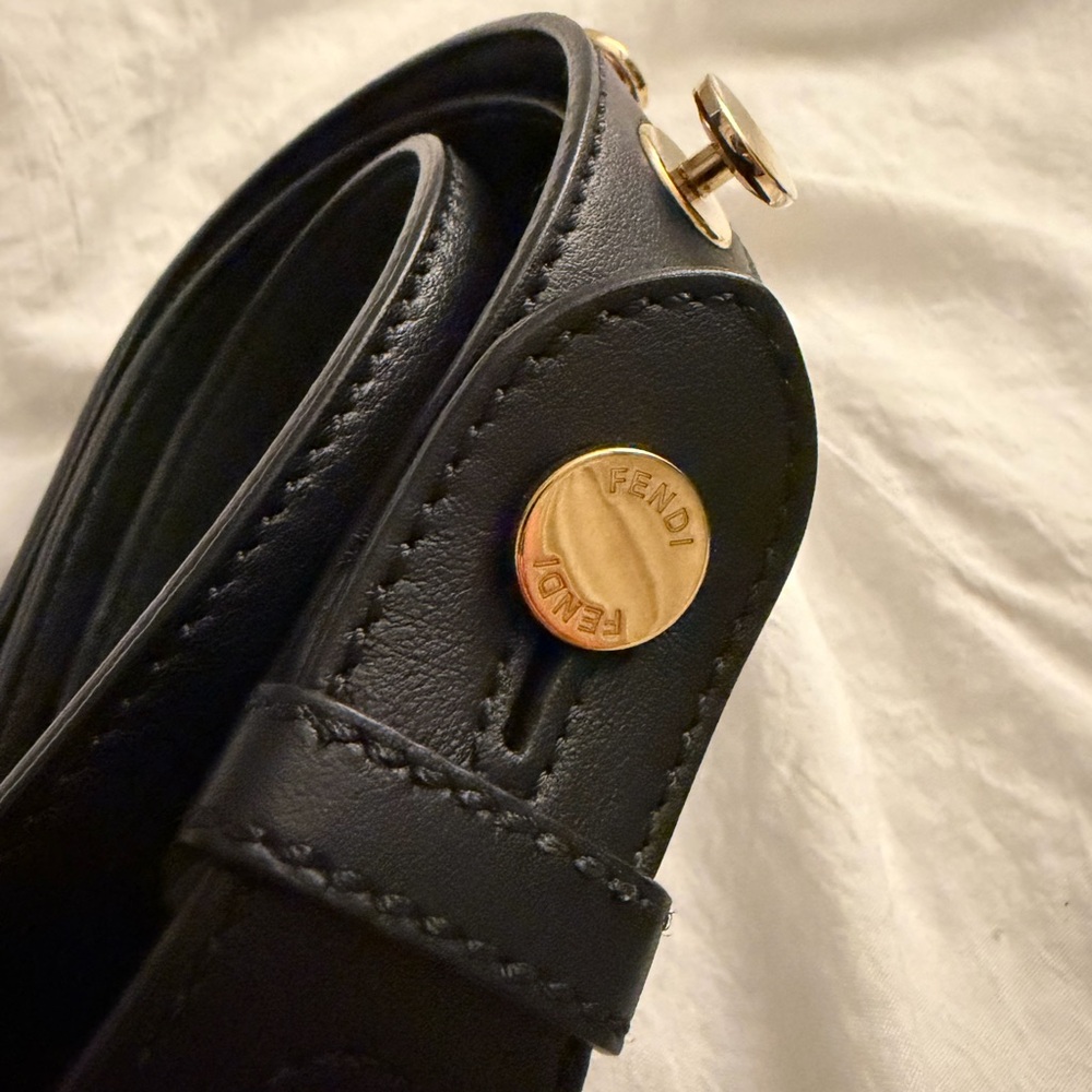 👑✅PRICE FIRM✅ AUTHENTIC FENDI Black Leather Crossbody Strap - Picture 6 of 17